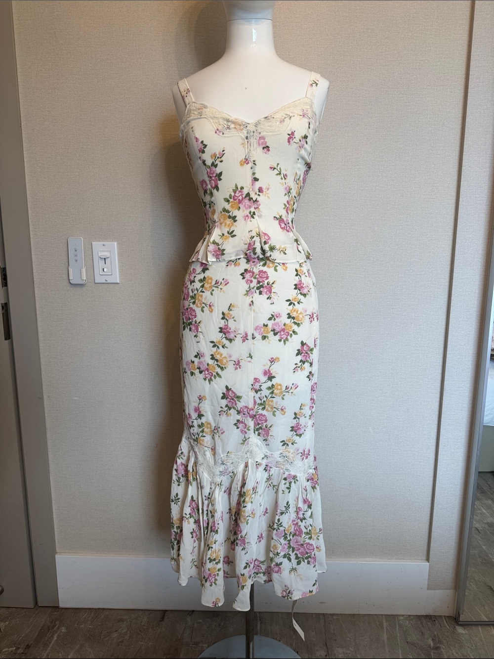 Reformation Sarita Two Piece Ivory - Size 2